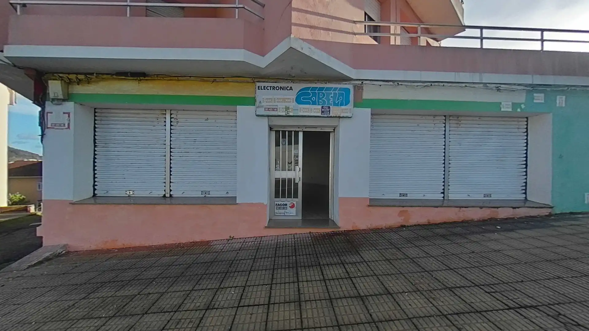 Local en venda en Cariño