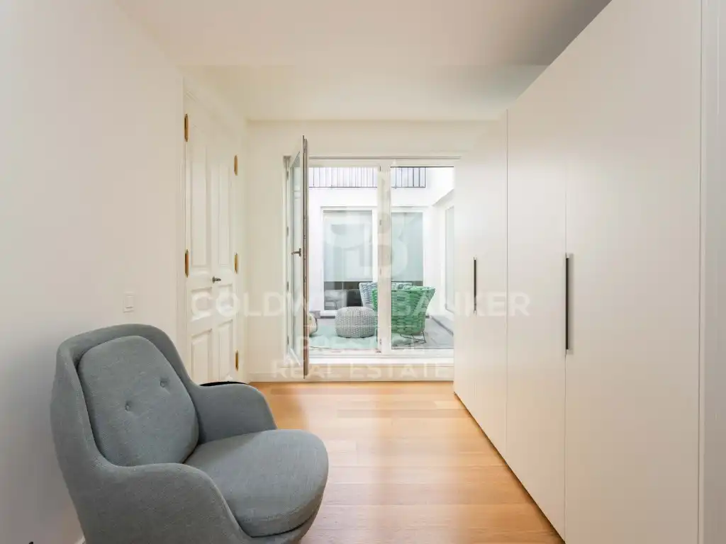 Exterior view of Attic for sale in Barcelona  with Terrace, Swimming Pool and Balcony