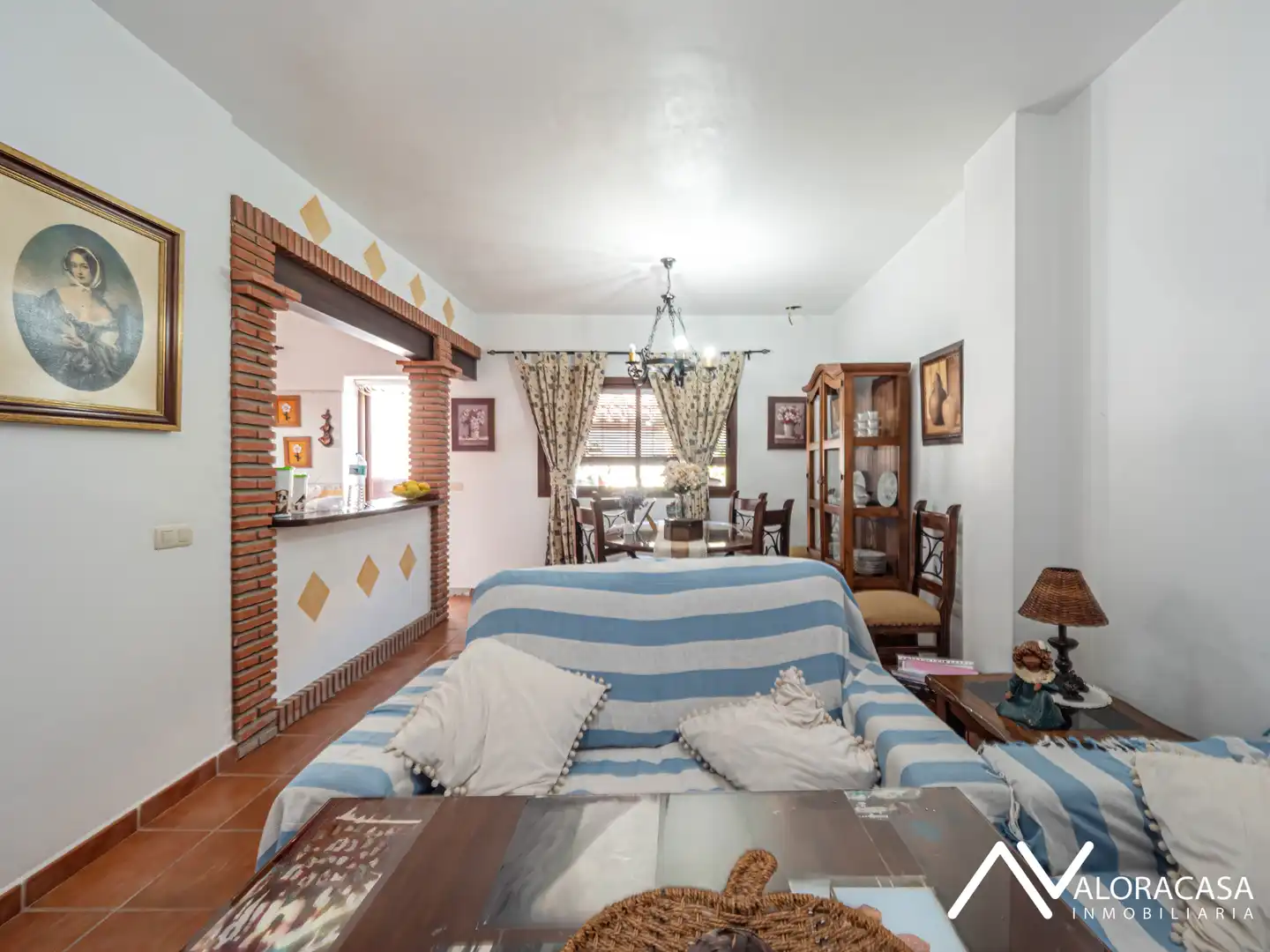 Sala d'estar de Casa adosada en venda en Pizarra amb Aire condicionat, Moblat i Forn