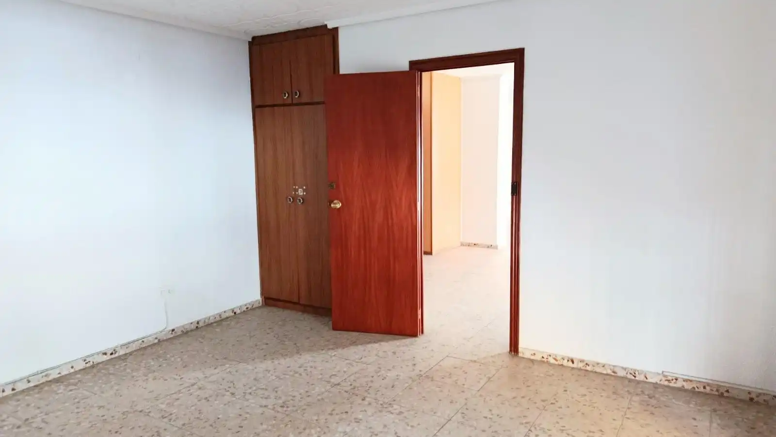 Habitación de Oficina de alquiler en Elche / Elx con Aire acondicionado