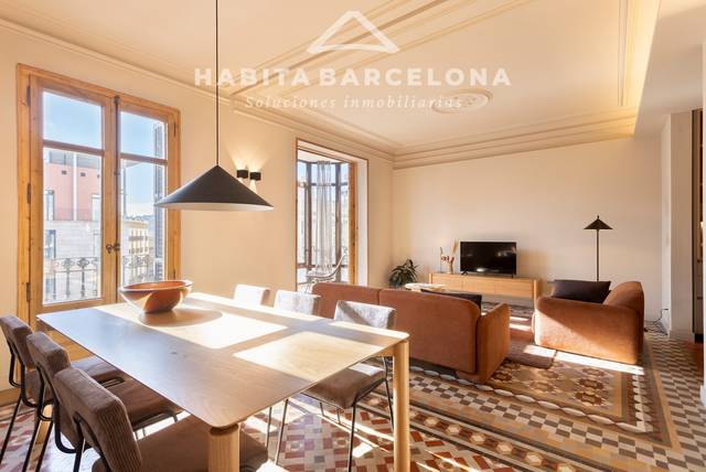 Piso en Alquiler en Ronda de la Universitat en Dreta de l'Eixample