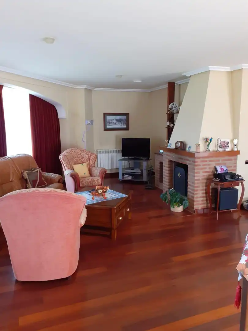 Sala d'estar de Casa o xalet en venda en Villarejo de Órbigo amb Jardí privat, Terrassa i Traster