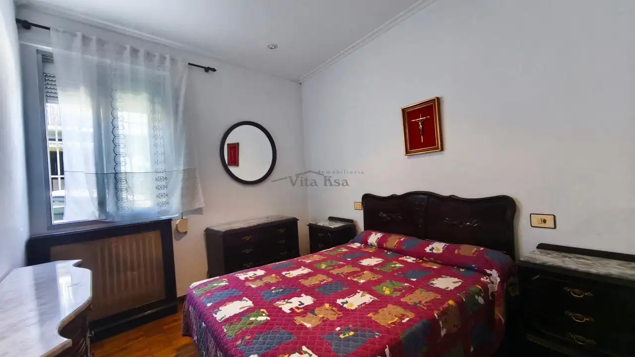 Habitación de Casa o chalet en venta en Ourense Capital  con Calefacción, Jardín privado y Terraza