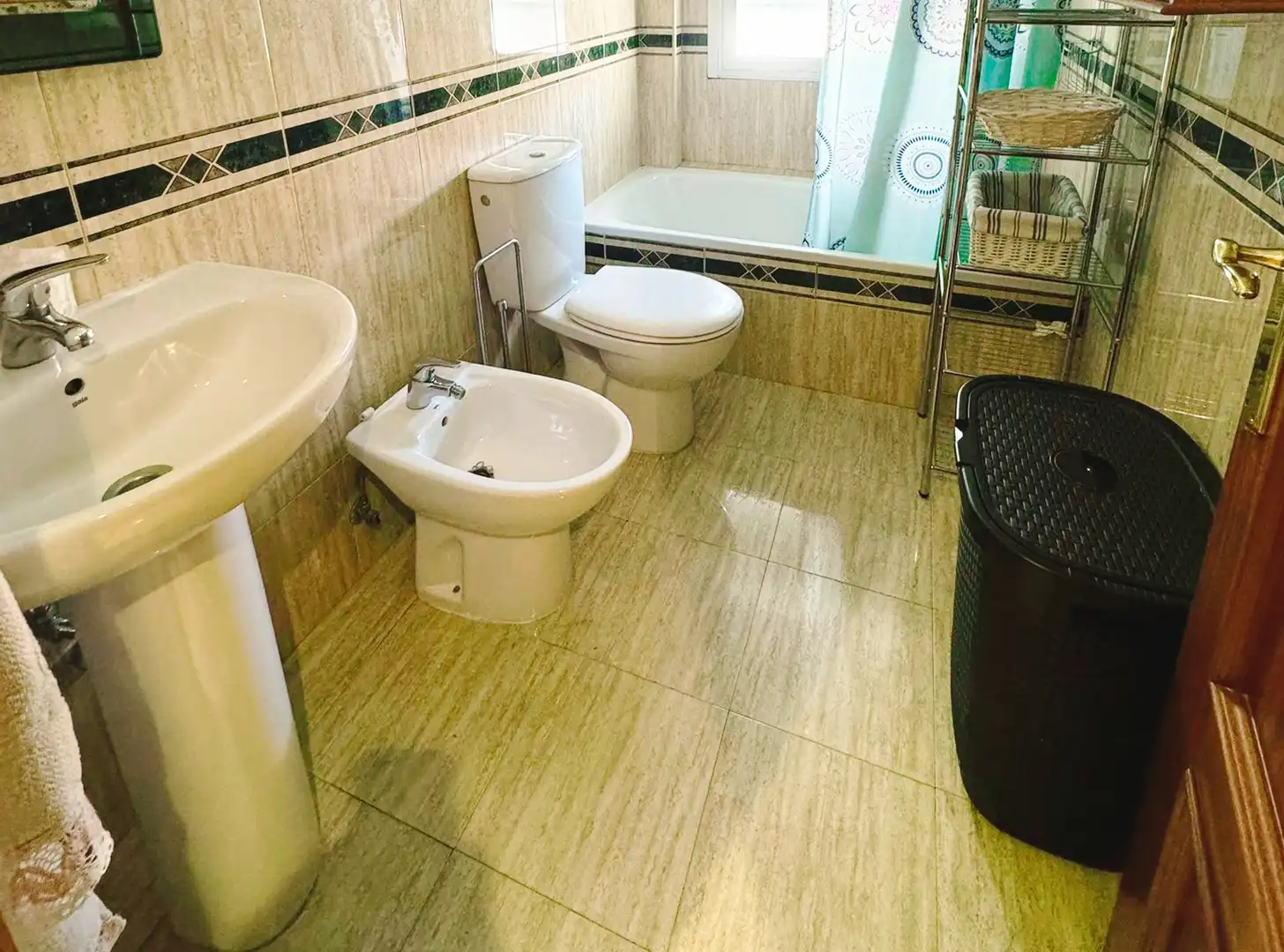 Bathroom of Flat for rent in Palencia  with Heating, Parquet flooring and Furnished
