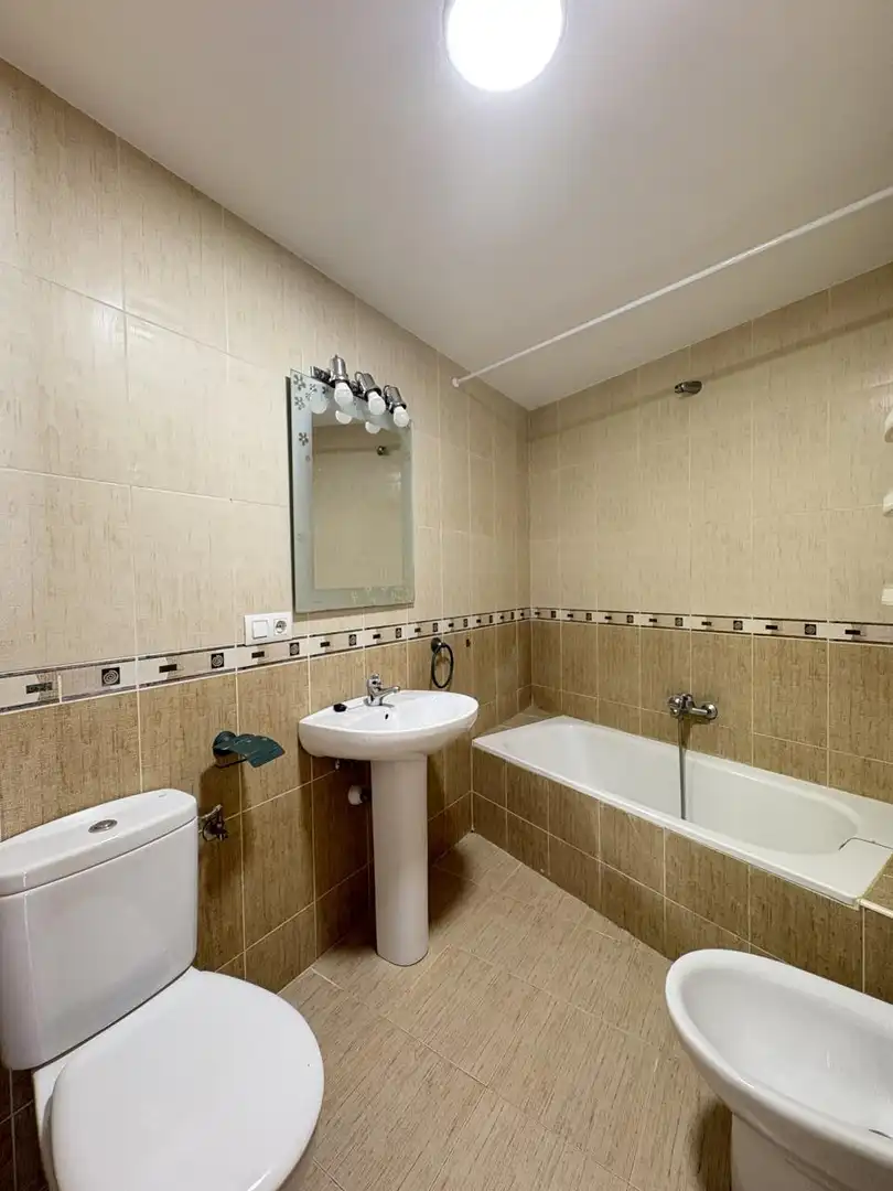 Baño de Dúplex de alquiler en Casarrubios del Monte con Aire acondicionado y Trastero