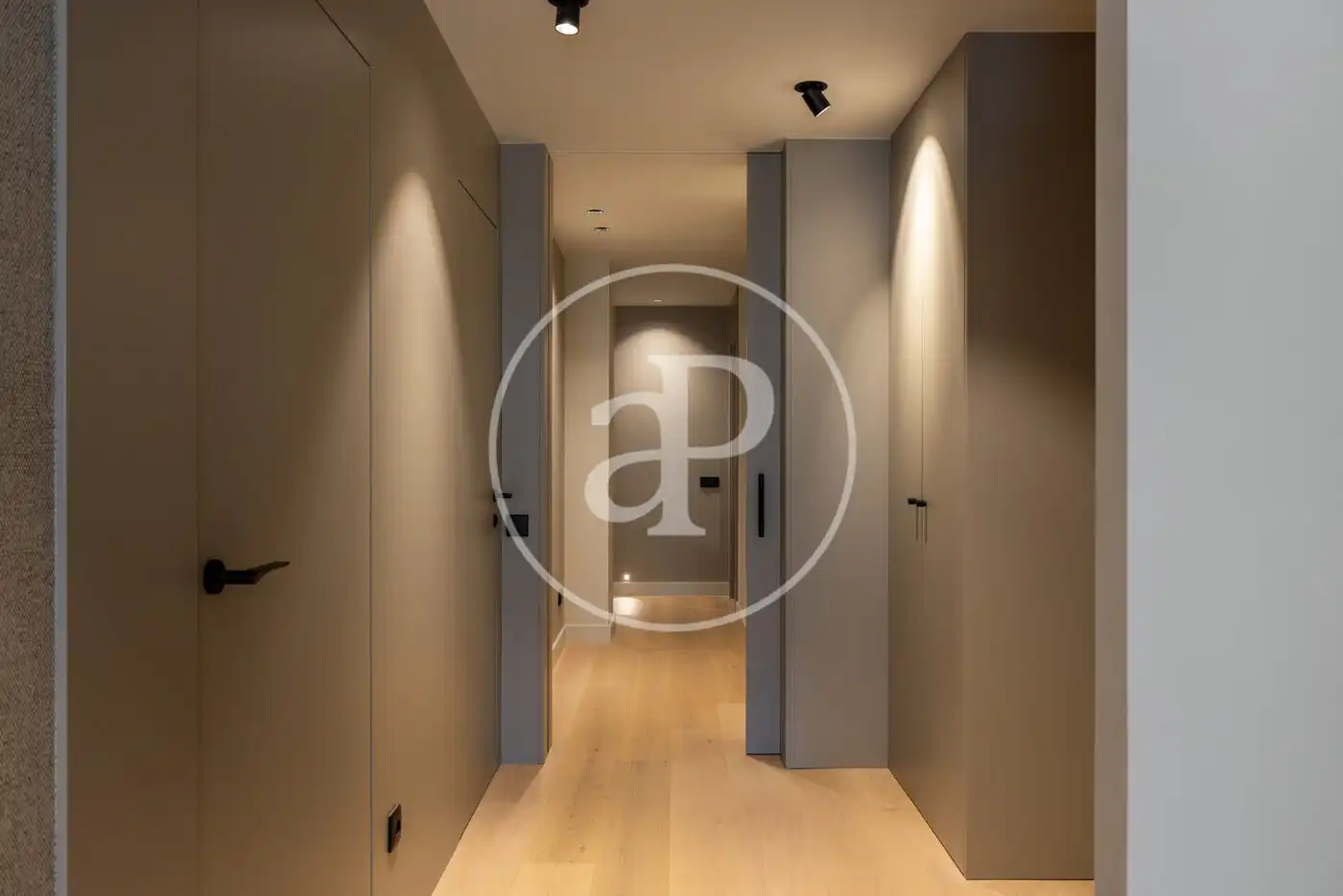 Wohnung zum Verkauf in Barcelona mit Klimaanlage, Heizung und Terrasse