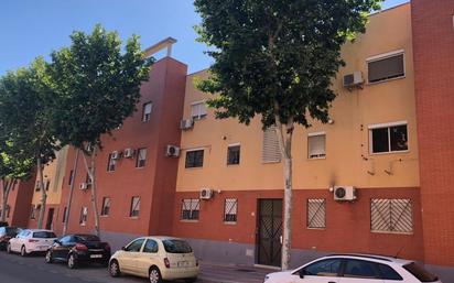 Exterior view of Flat for sale in Dos Hermanas  with Storage room
