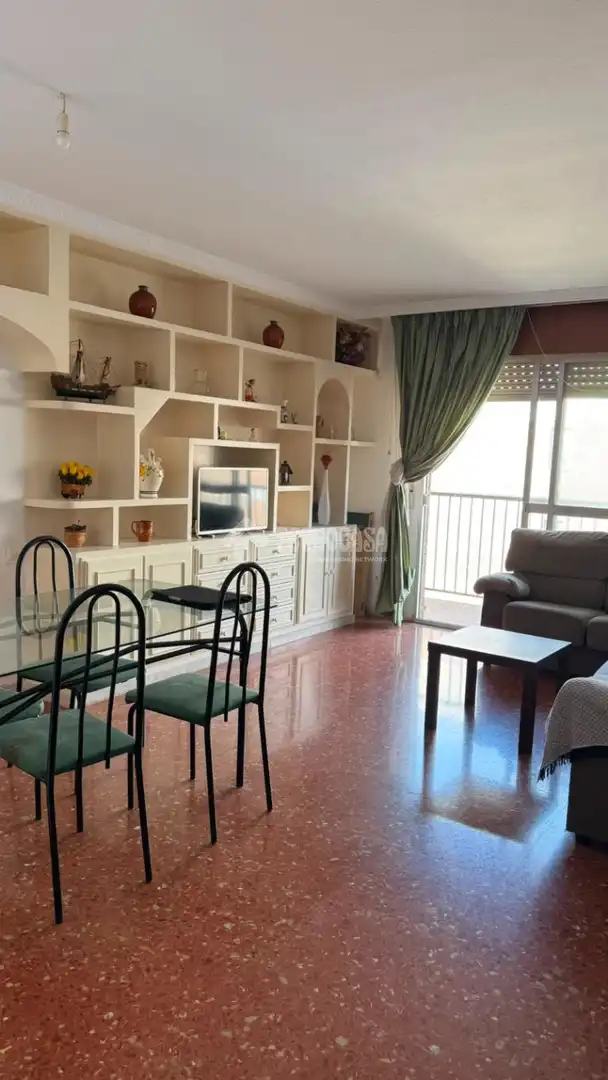 Wohnzimmer von Wohnung zur Miete in Almería mit Möbliert