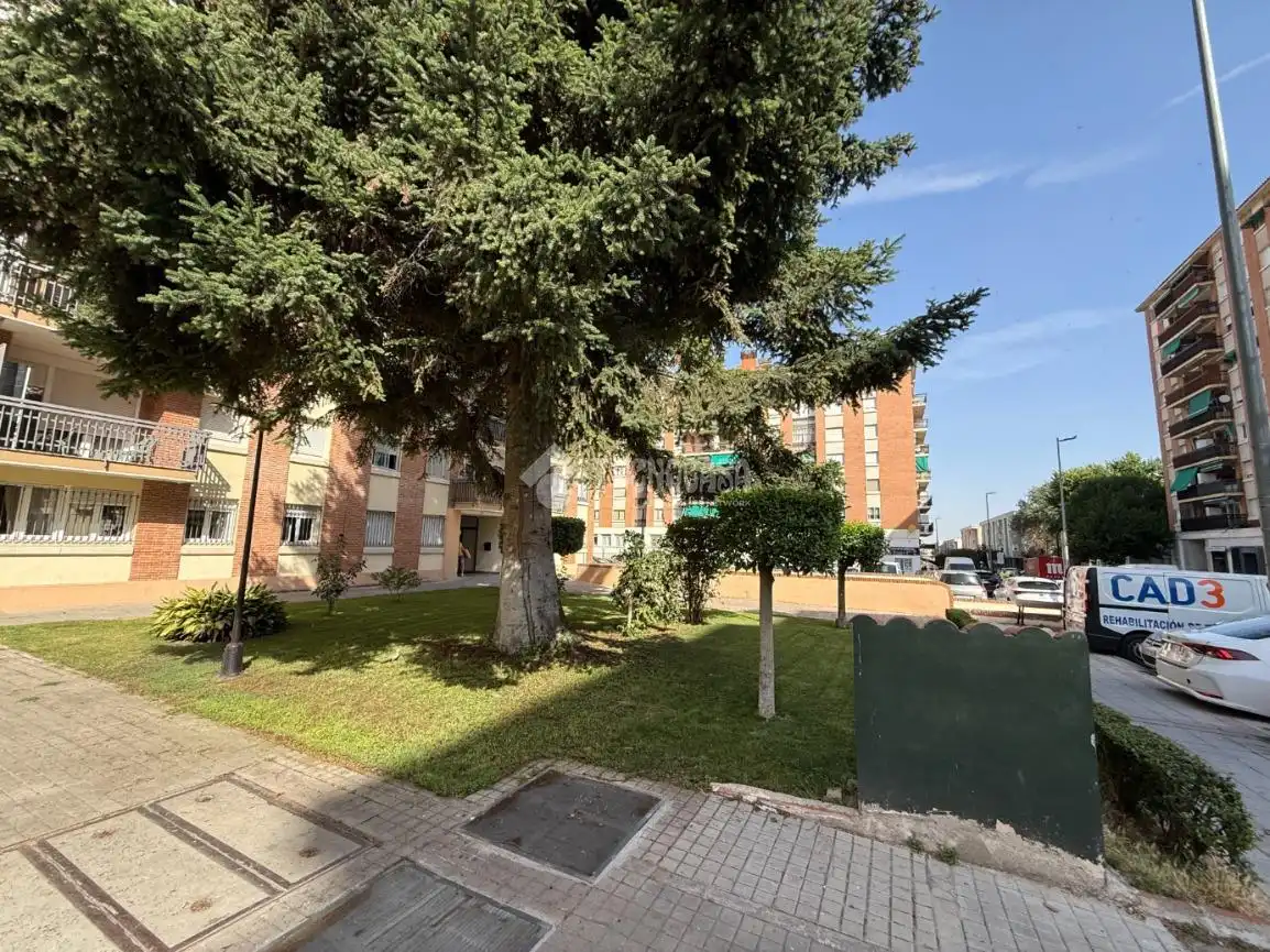 Vista exterior de Pis de lloguer en Guadalajara amb Calefacció