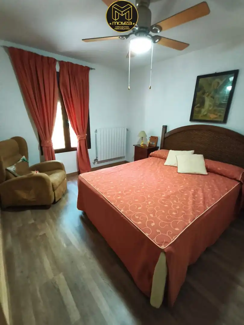 Dormitori de Casa o xalet en venda en Jaén amb Aire condicionat, Calefacció i Parquet
