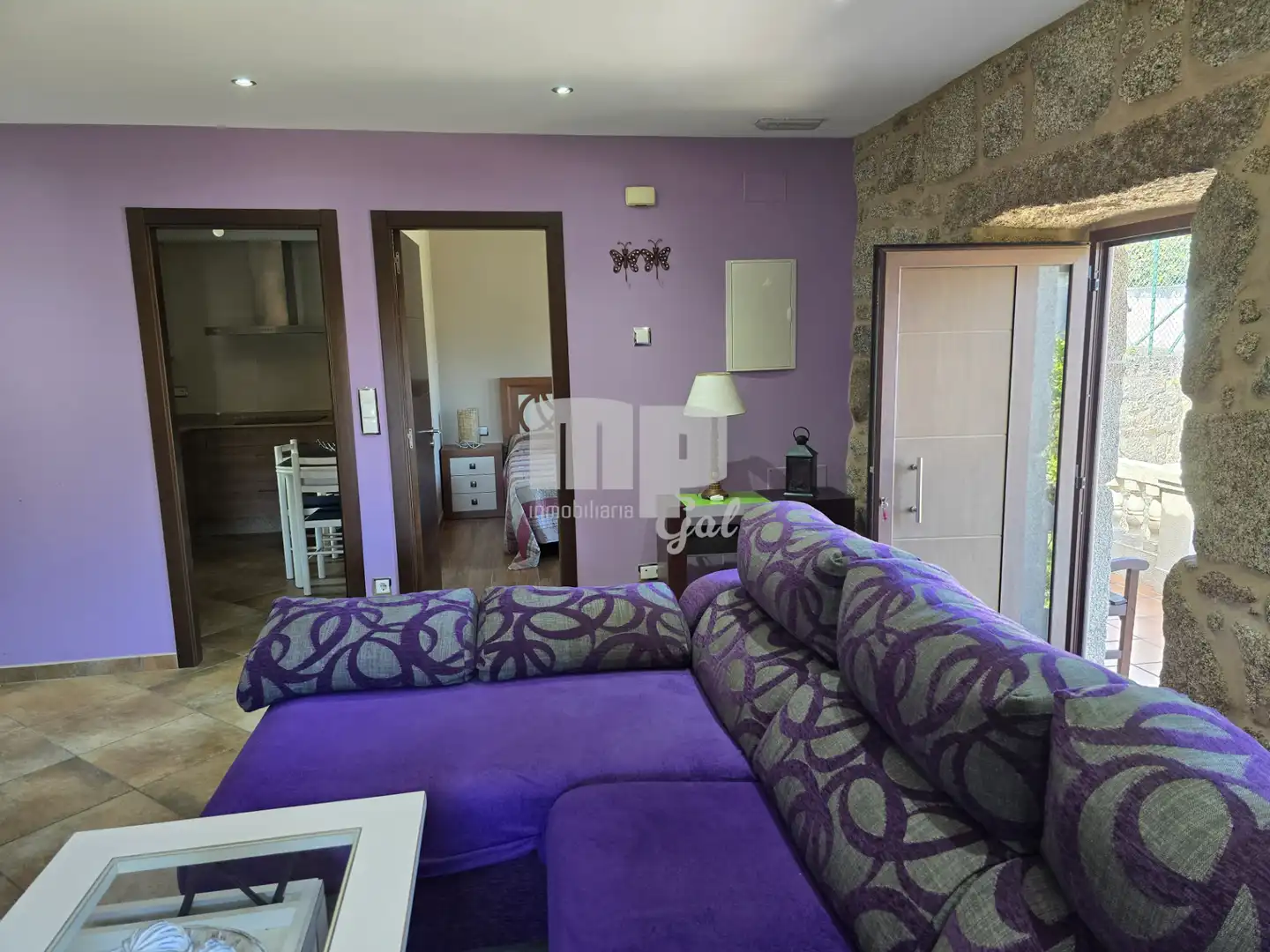 Sala d'estar de Finca rústica en venda en Moaña amb Jardí privat, Traster i Moblat
