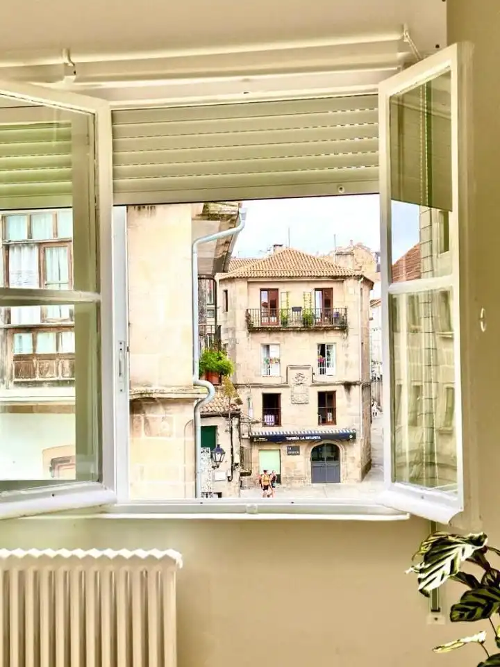 Außenansicht von Wohnung zur Miete in Pontevedra Capital  mit Heizung und Möbliert