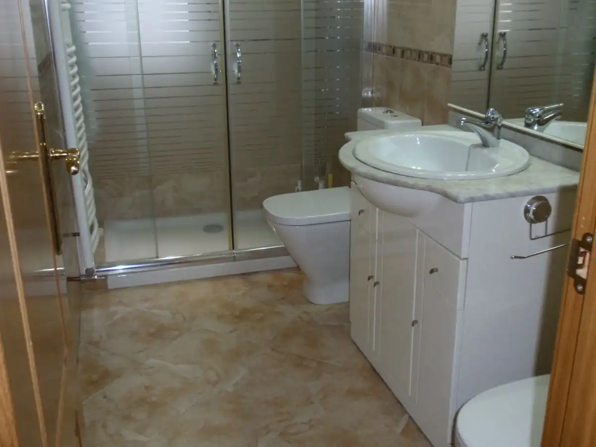 Baño de Piso de alquiler en Salamanca con Calefacción, Amueblado y Balcón