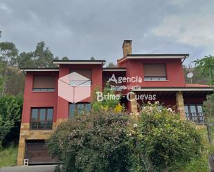 Vista exterior de Casa o xalet en venda en Oviedo  amb Terrassa i Piscina