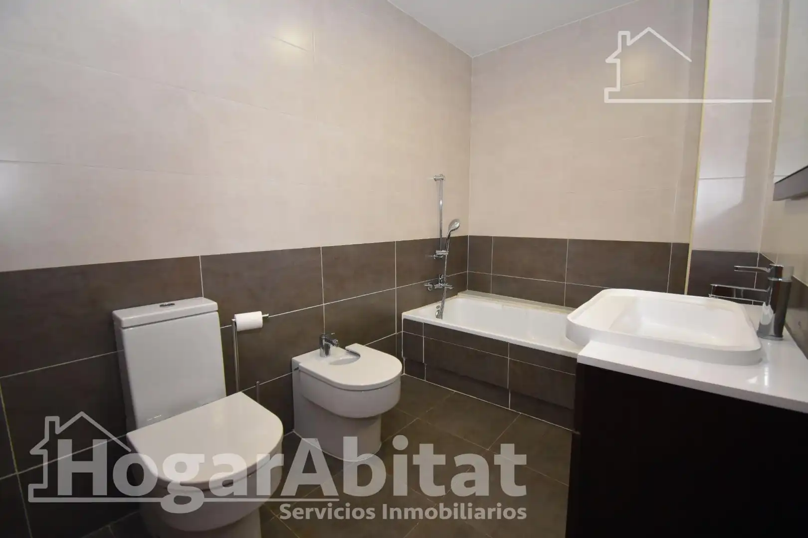 Bathroom of Attic for sale in Torrent  with Air Conditioner, Heating and Terrace