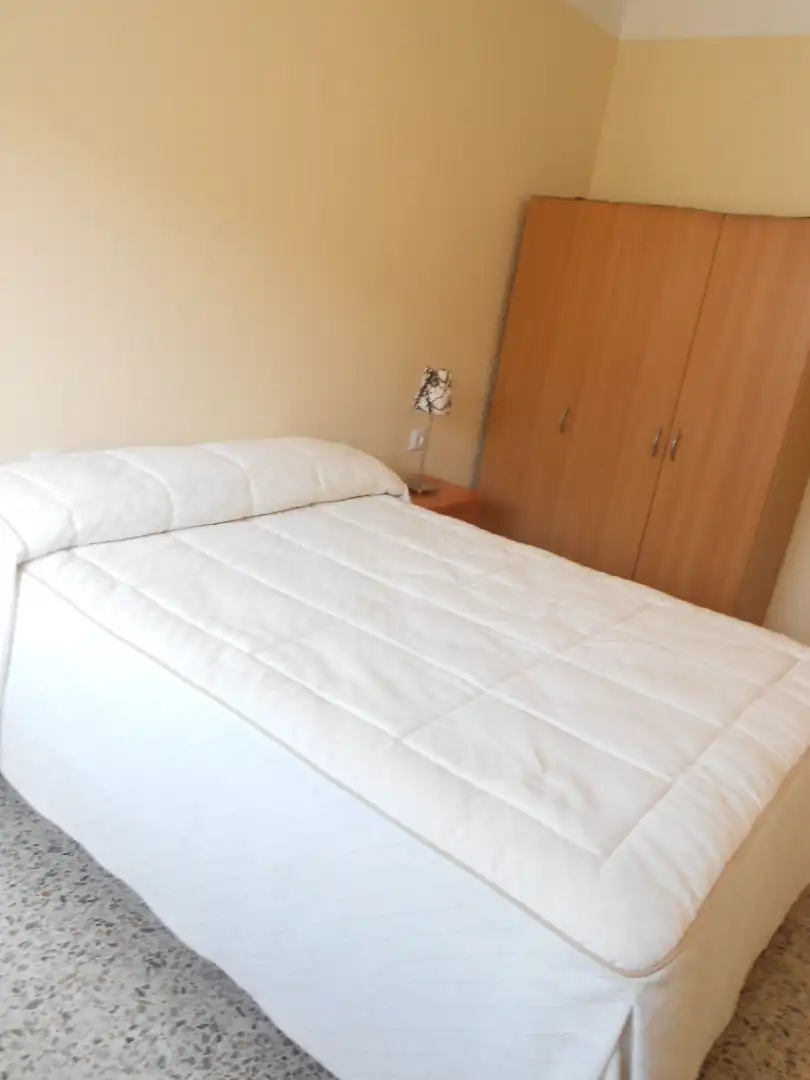 Habitación de Piso de alquiler en  Logroño con Calefacción, Amueblado y Horno