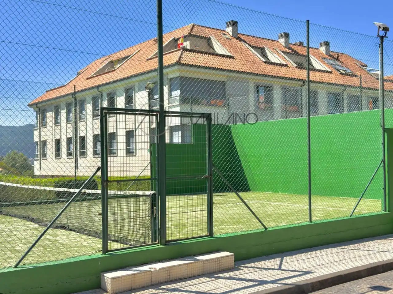 Aparcament de Pis de lloguer en Vigo  amb Calefacció, Parquet i Piscina