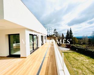 Vista exterior de Casa o xalet en venda en Miraflores de la Sierra amb Aire condicionat, Calefacció i Jardí privat