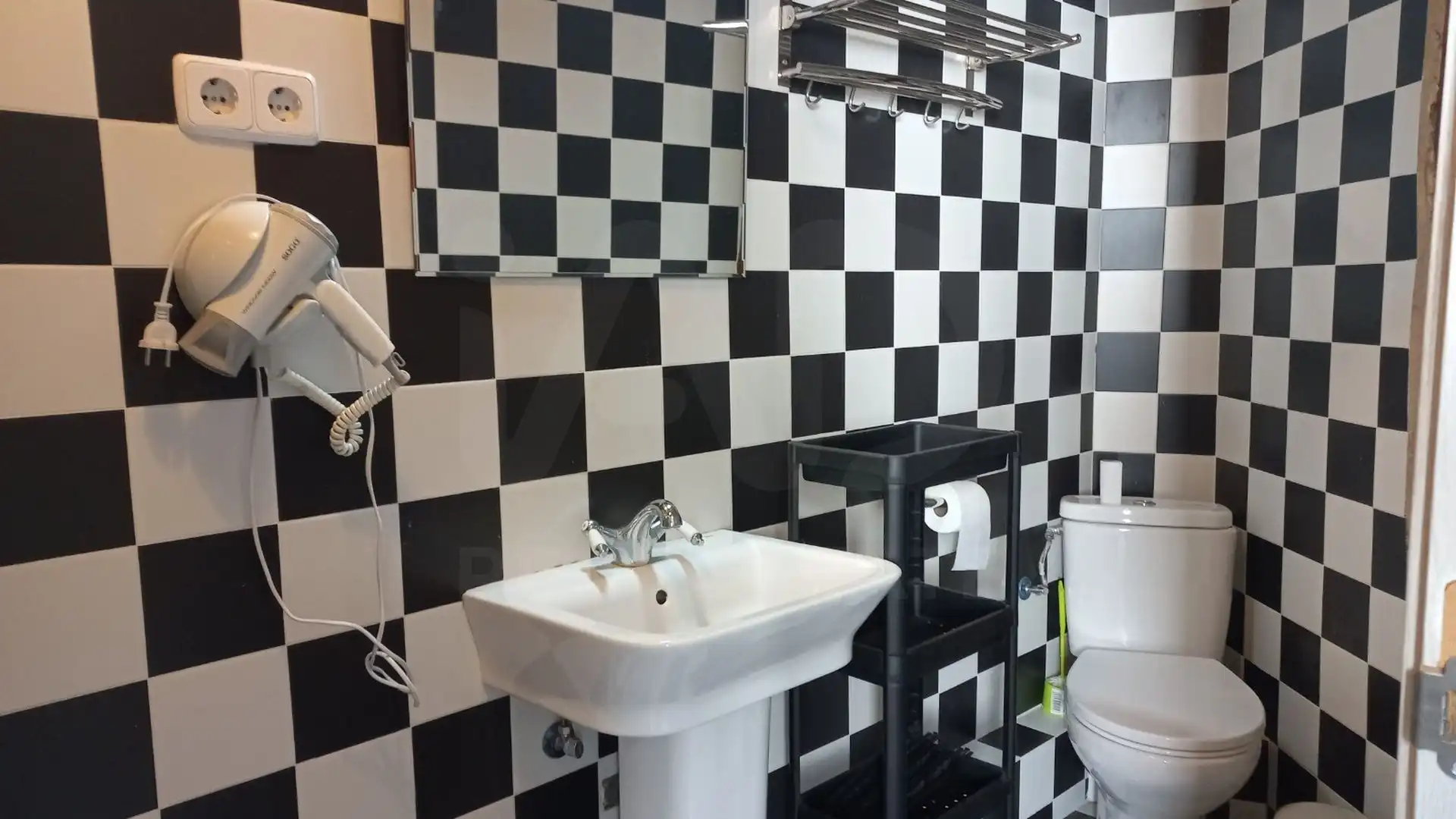 Badezimmer von Wohnung zur Miete in Madrid mit Klimaanlage