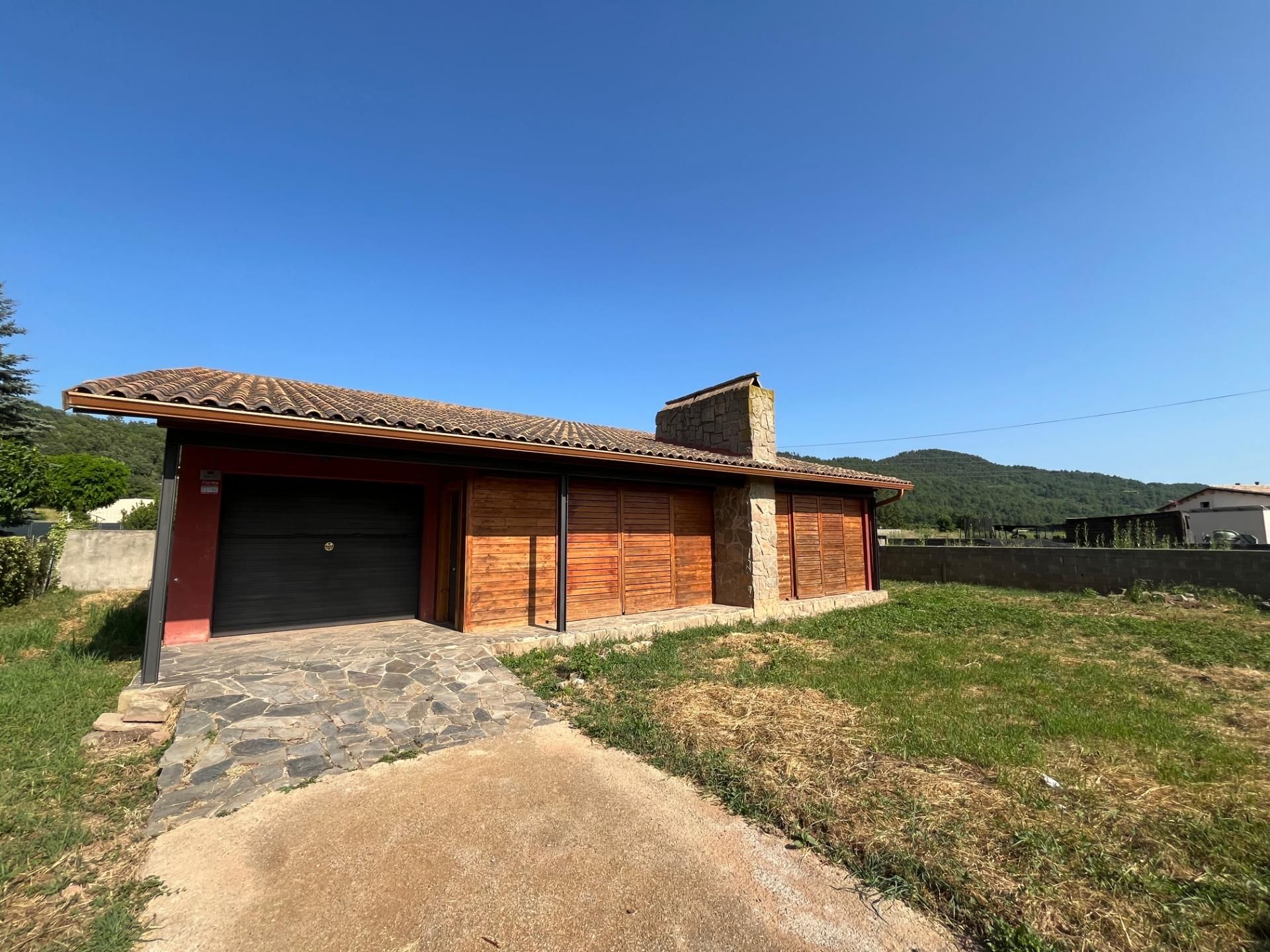 Vista exterior de Casa o xalet en venda en L'Estany amb Jardí privat