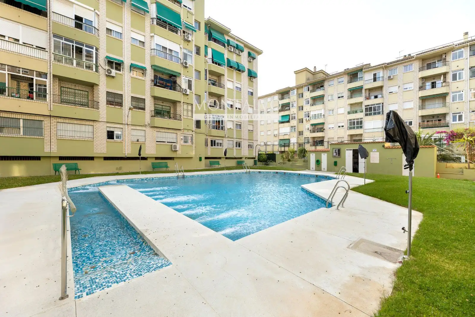 Schwimmbecken von Wohnung zur Miete in Granada mit Klimaanlage, Schwimmbad und Möbliert