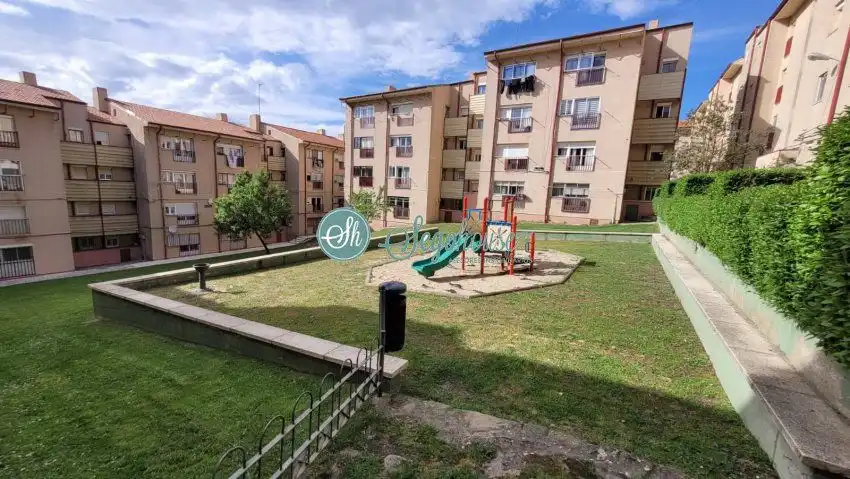 Parking de Piso en venta en Segovia con Calefacción y Balcón