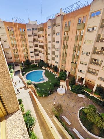 Piso en Venta en Calle Camilo José Cela en La Buhaira