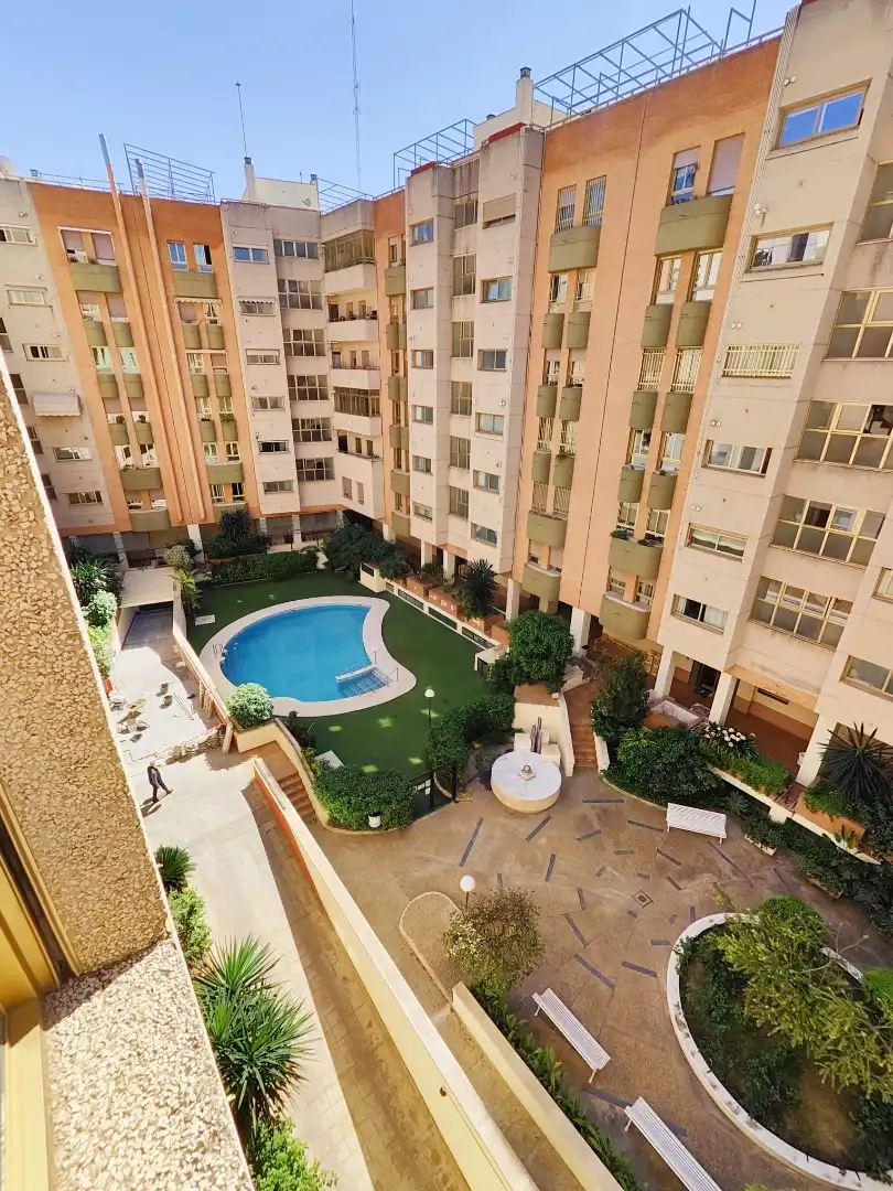 Piscina de Piso en venta en  Sevilla Capital con Aire acondicionado, Terraza y Piscina comunitaria