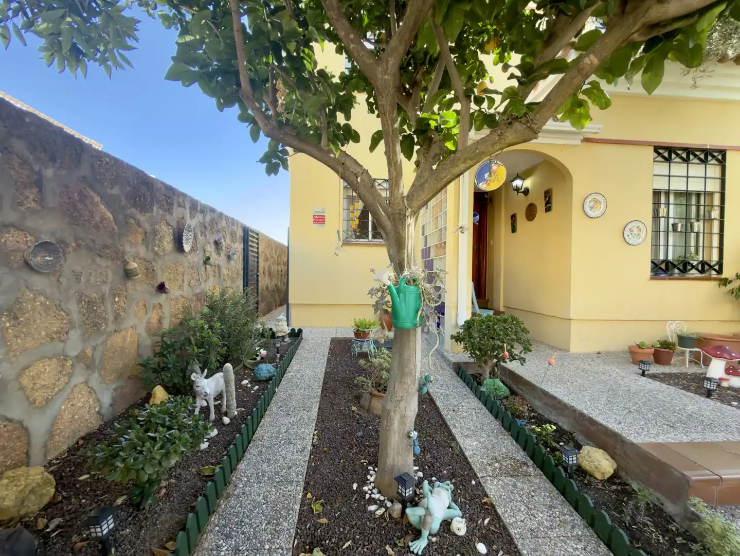 Vista exterior de Casa o xalet en venda en Tomares amb Aire condicionat, Calefacció i Terrassa