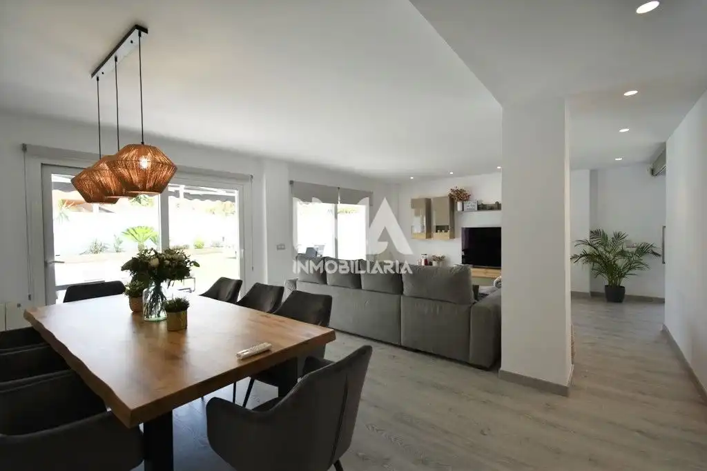 Sala d'estar de Casa o xalet de lloguer en L'Eliana amb Aire condicionat, Calefacció i Jardí privat