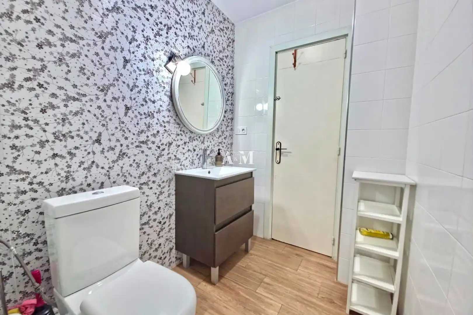 Badezimmer von Wohnung zur Miete in Torrevieja mit Heizung, Terrasse und Schwimmbad