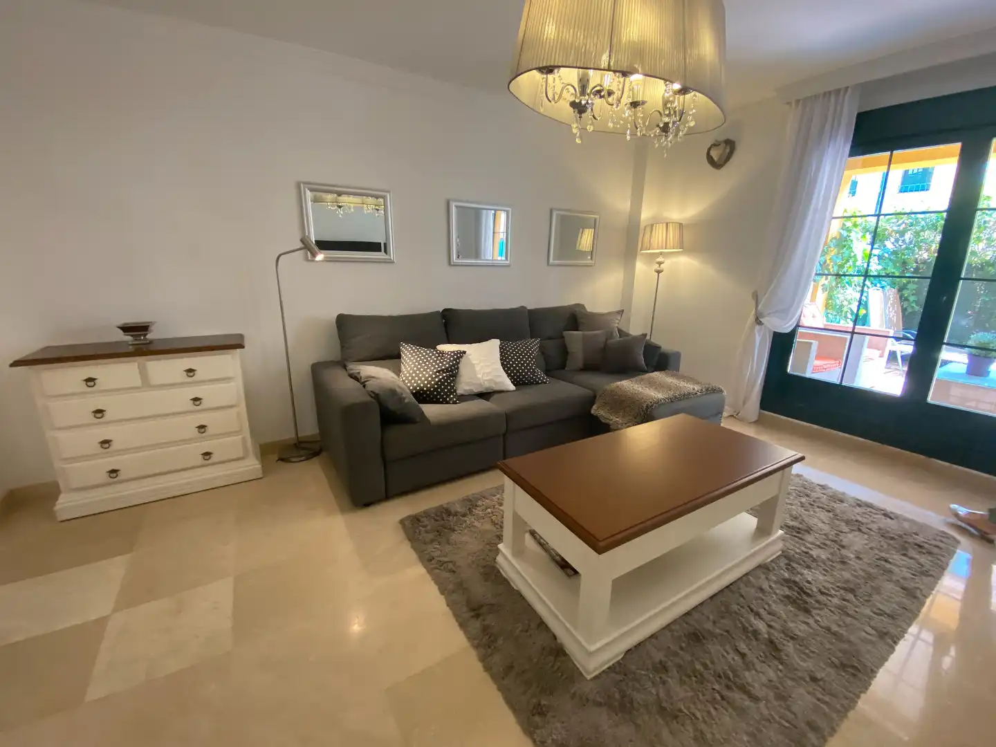 Sala de estar de Planta baja de alquiler en Estepona con Aire acondicionado, Calefacción y Terraza
