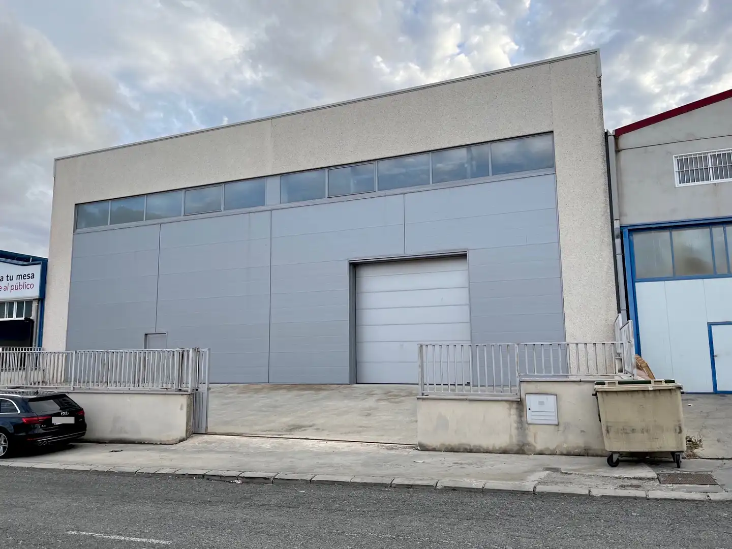 Außenansicht von Fabrikhallen zur Miete in Ávila