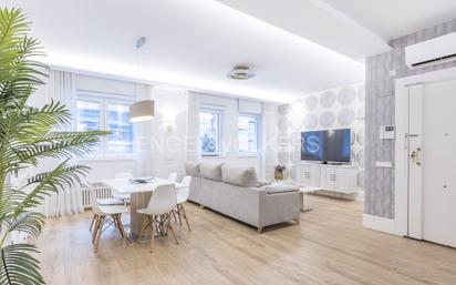 Sala d'estar de Apartament en venda en  Madrid Capital amb Aire condicionat, Calefacció i Traster