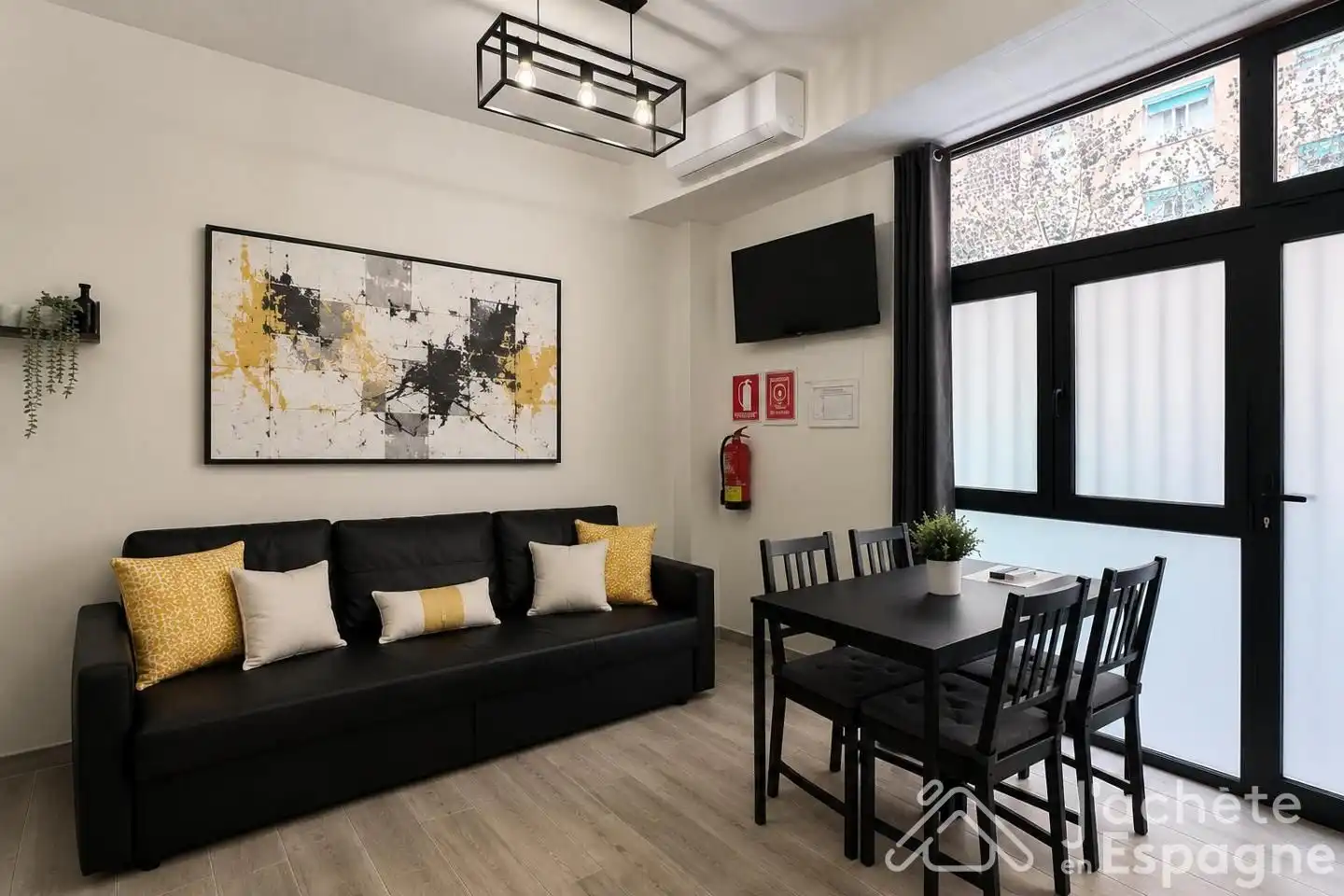 Living room of Ground floor for sale in Valencia  with Air Conditioner and Furnished
