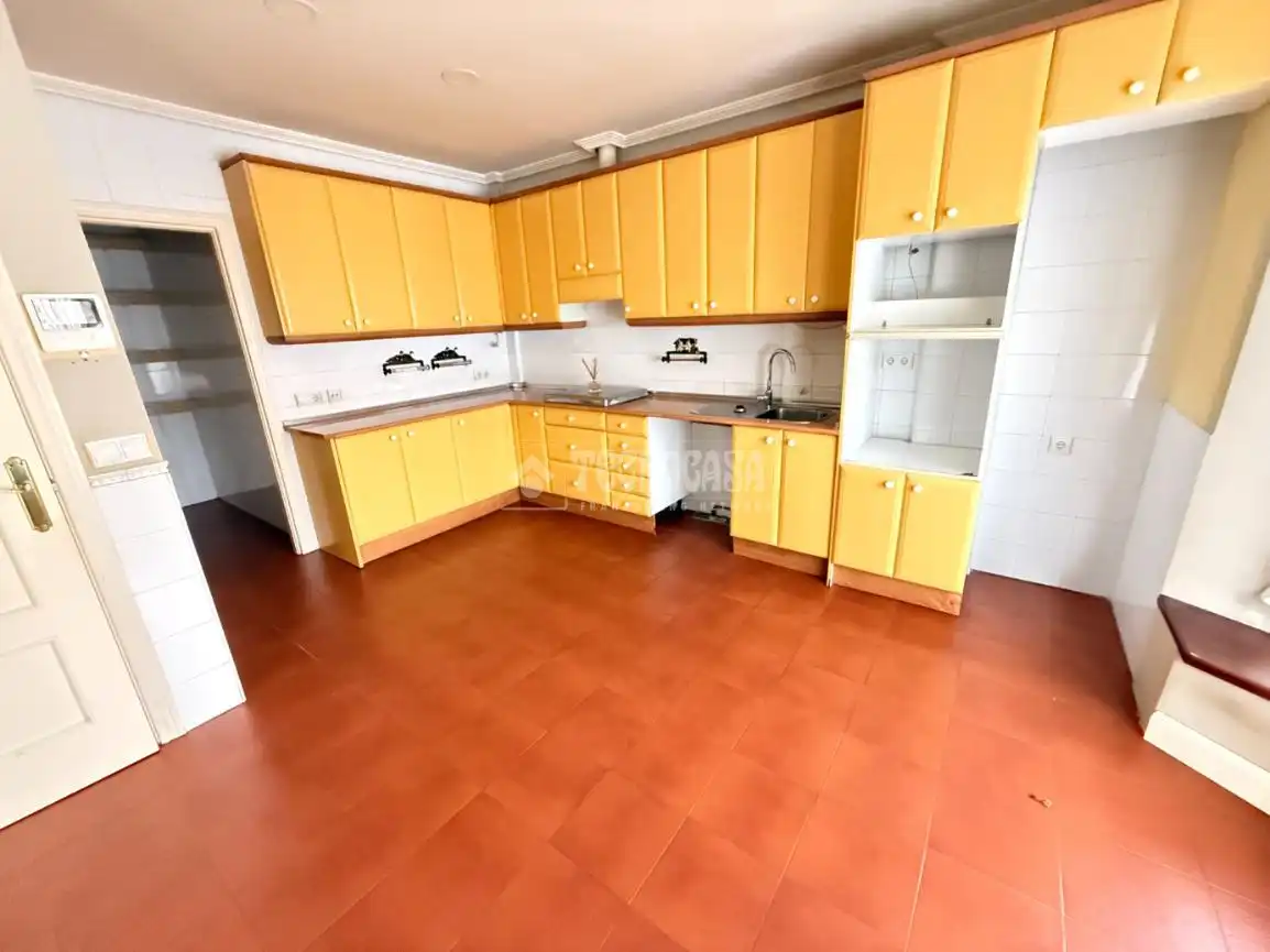Cuina de Casa o xalet en venda en Talavera de la Reina amb Aire condicionat, Calefacció i Parquet