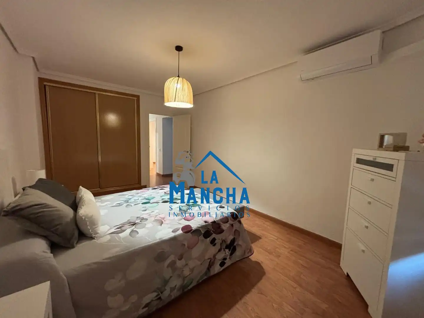 Habitación de Piso de alquiler en Albacete con Aire acondicionado, Calefacción y Amueblado