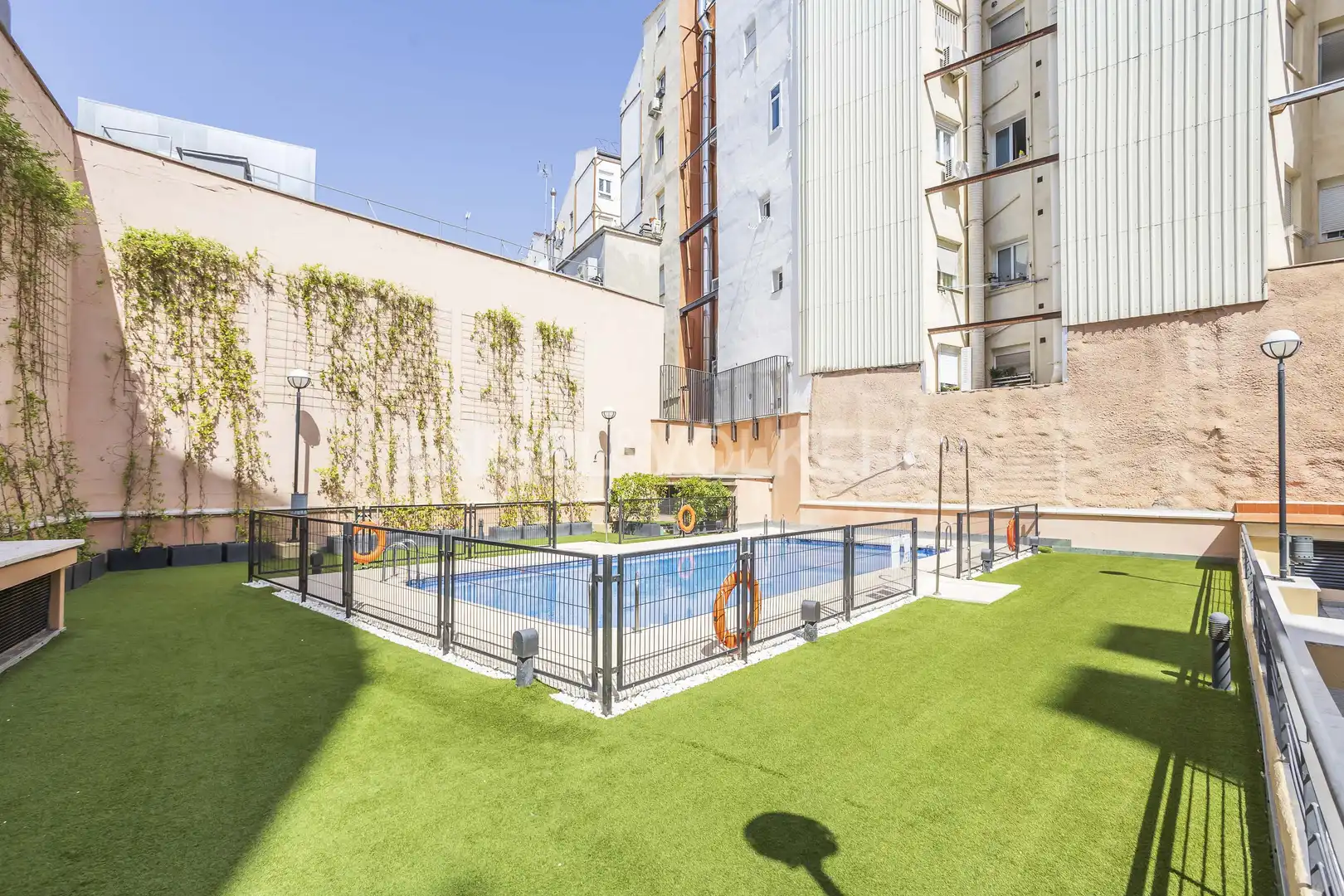 Piscina de Pis en venda en Madrid amb Aire condicionat, Calefacció i Jardí privat