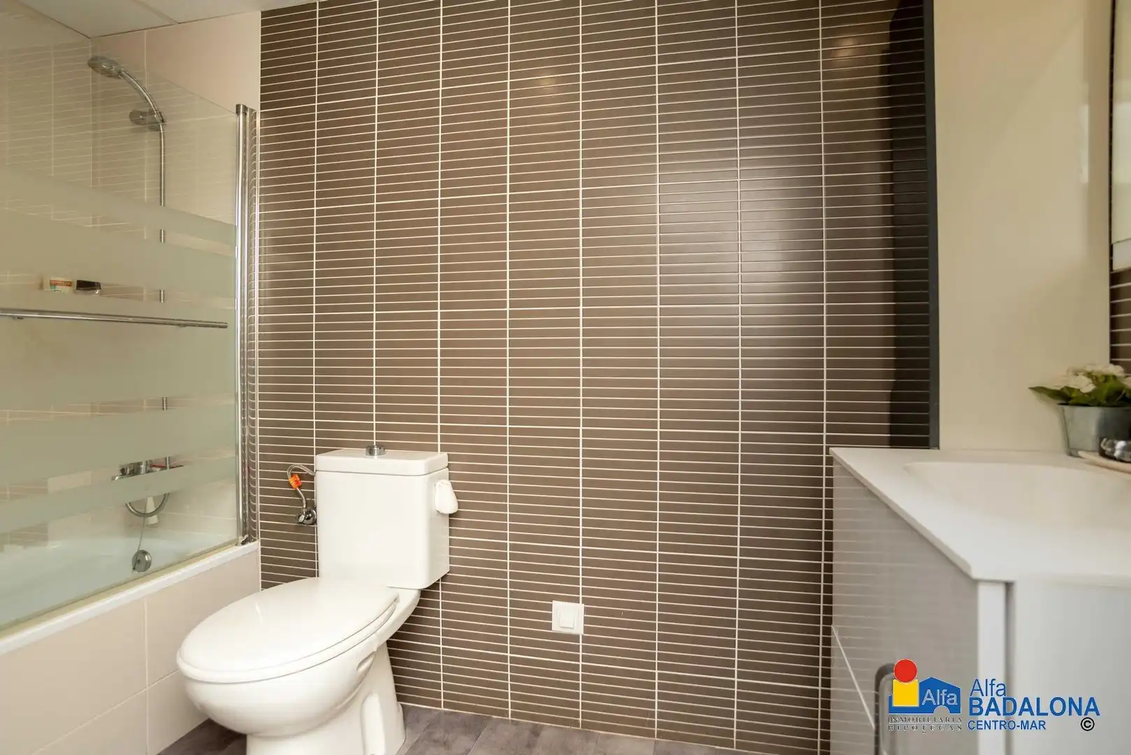 Baño de Piso en venta en Badalona con Aire acondicionado, Calefacción y Jardín privado