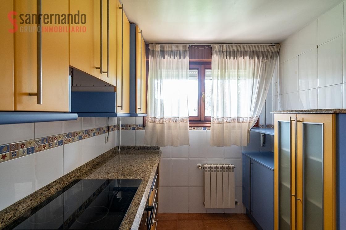 Cuina de Dúplex en venda en El Astillero   amb Calefacció i Balcó