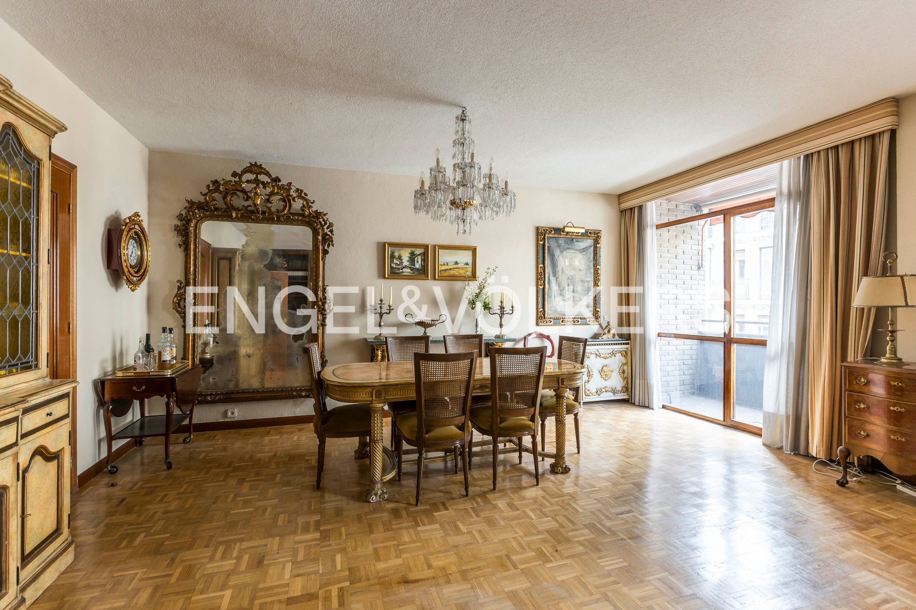 Menjador de Apartament en venda en  Madrid Capital amb Aire condicionat, Calefacció i Parquet