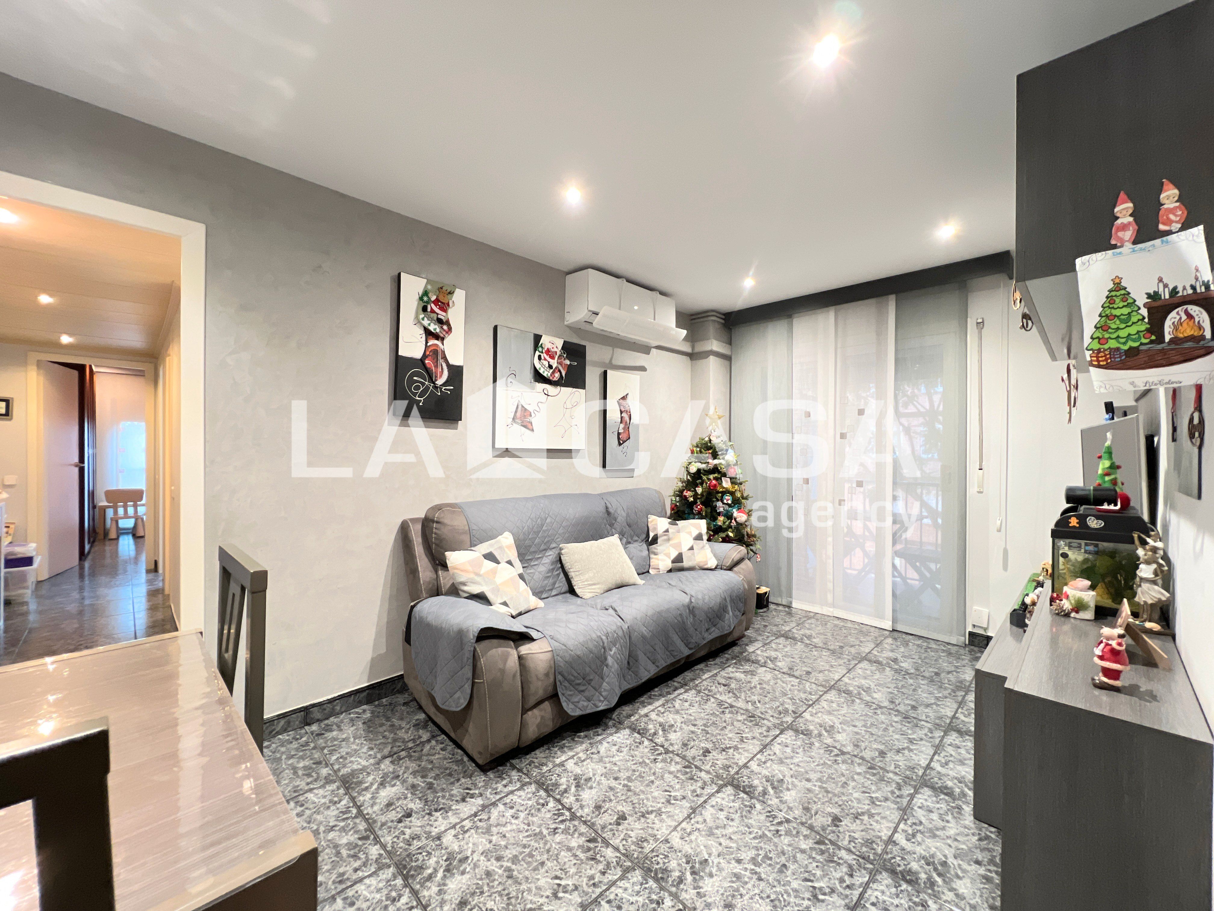 Sala d'estar de Pis en venda en Badalona amb Balcó