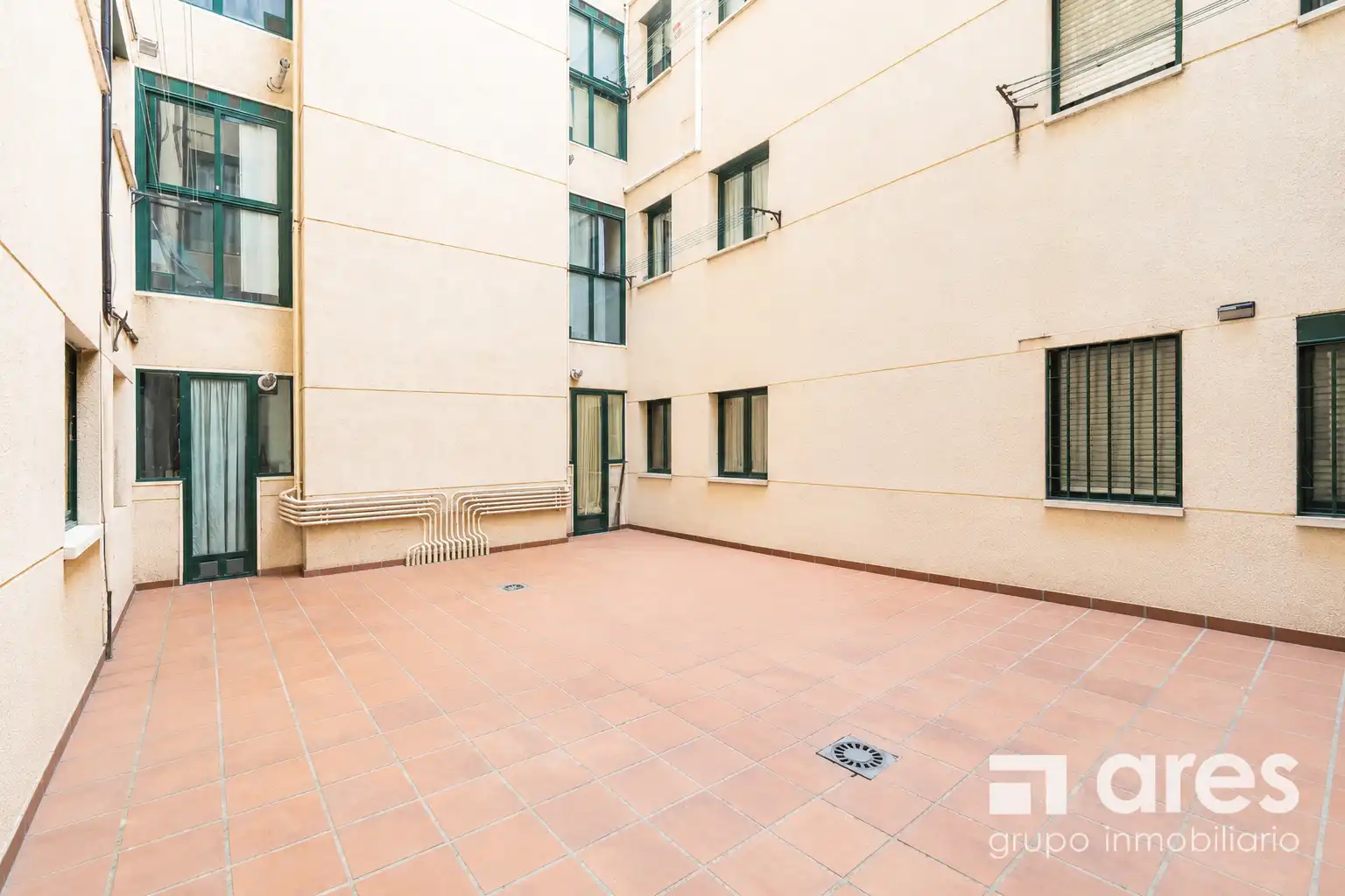 Vista exterior de Piso en venta en Madrid con Aire acondicionado, Calefacción y Trastero