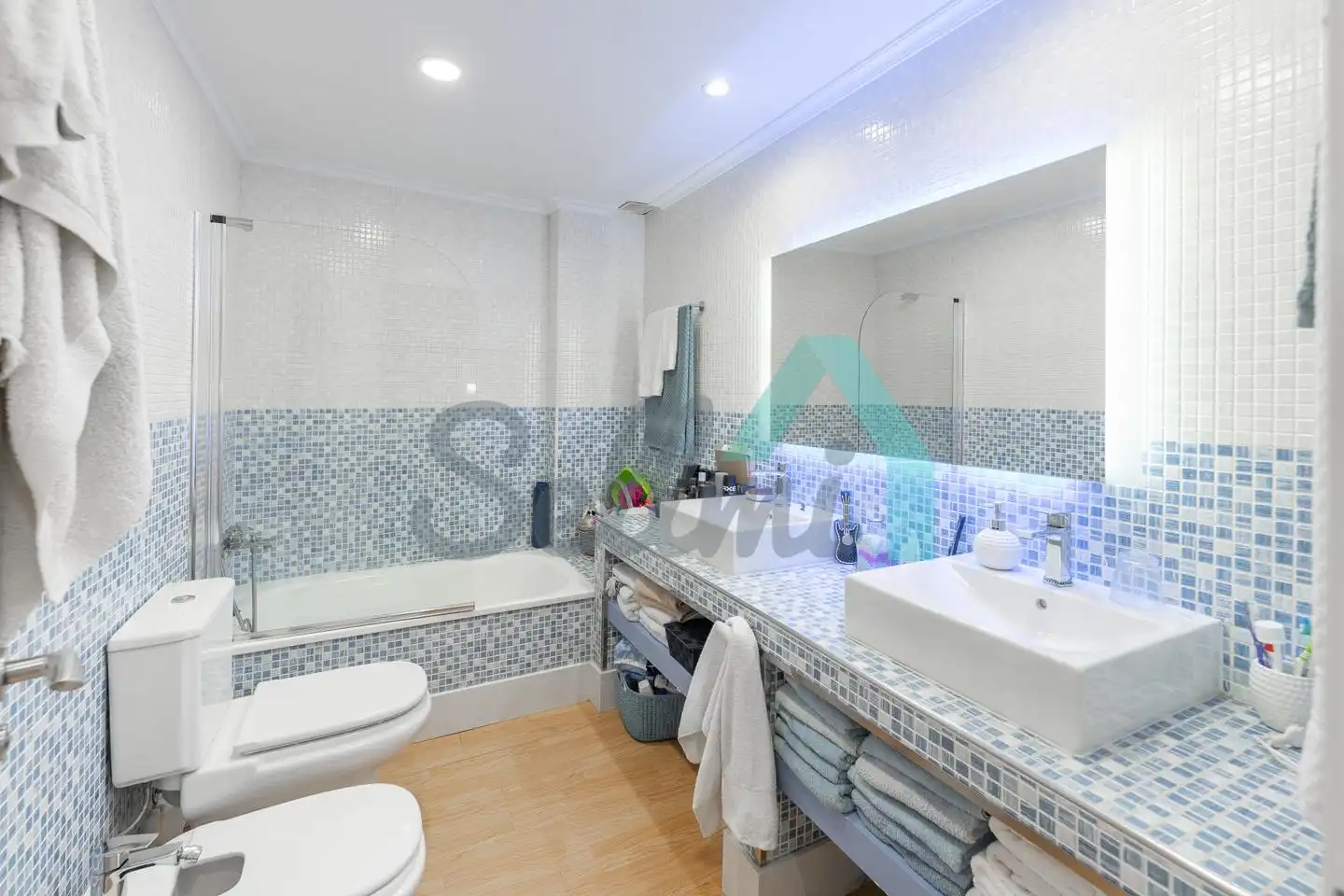 Badezimmer von Einfamilien-Reihenhaus zum Verkauf in Vegadeo mit Heizung, Privatgarten und Terrasse