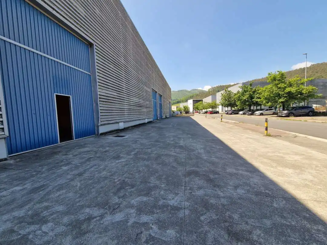 Vista exterior de Nave industrial de alquiler en Aizarnazabal
