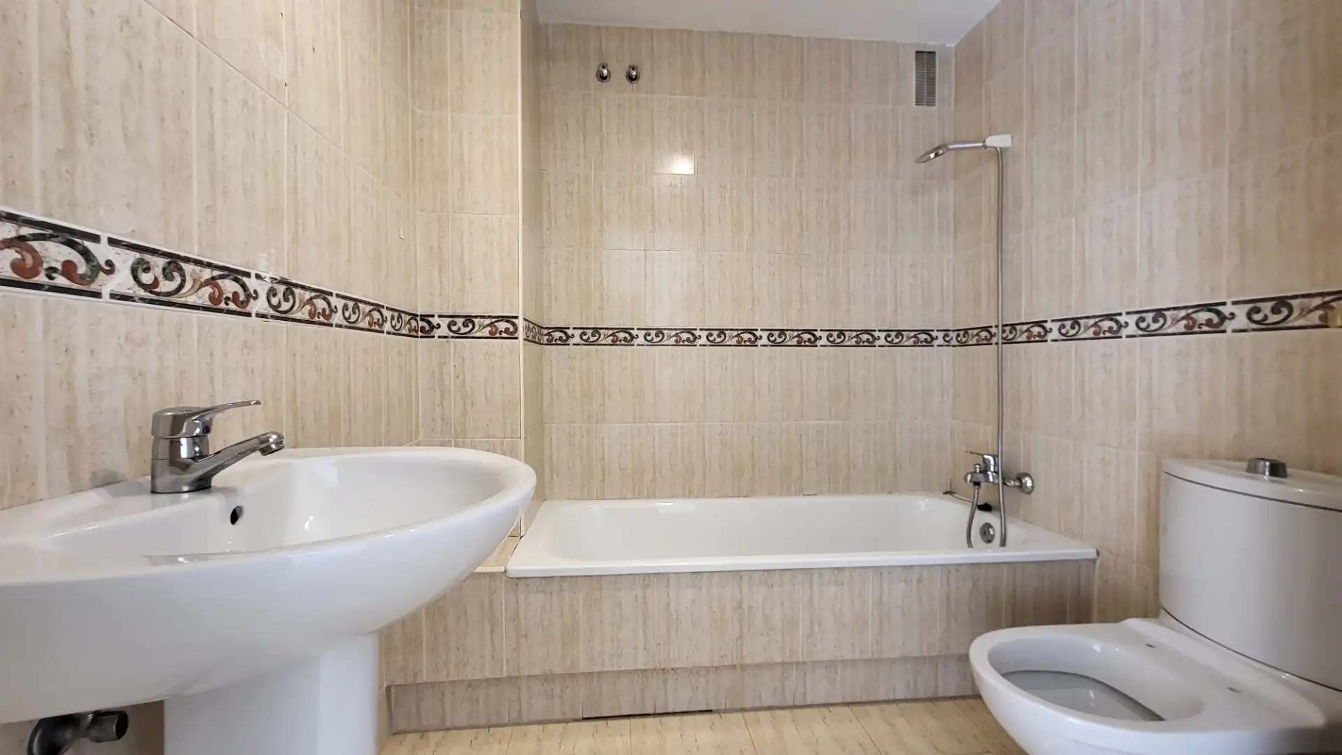 Piso en venta en Calle Andrómeda, El Cónsul - Ciudad Universitaria - El Romeral