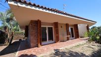 Vista exterior de Casa o xalet en venda en Cunit amb Calefacció, Jardí privat i Terrassa