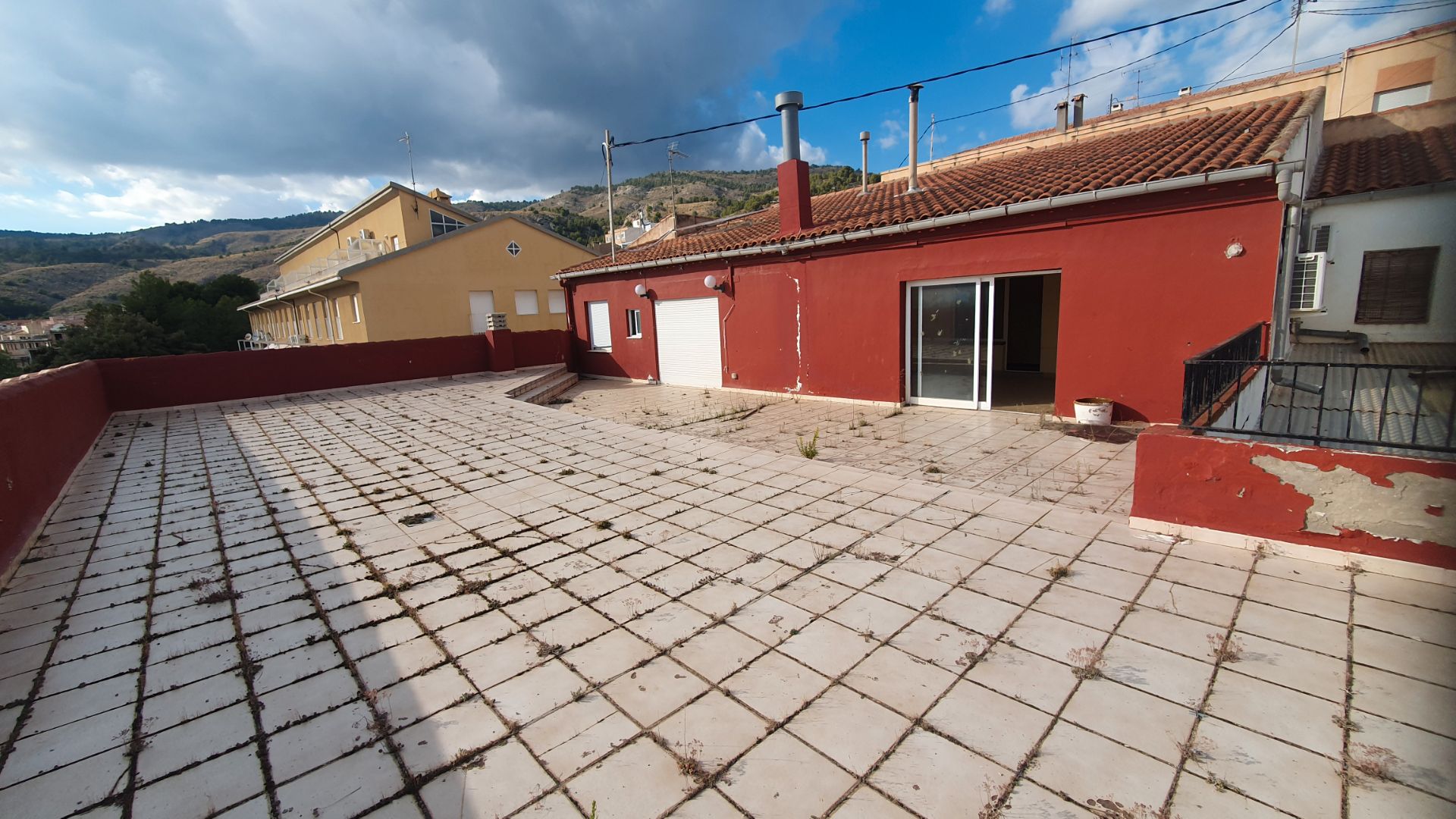 Building for sale in Onil