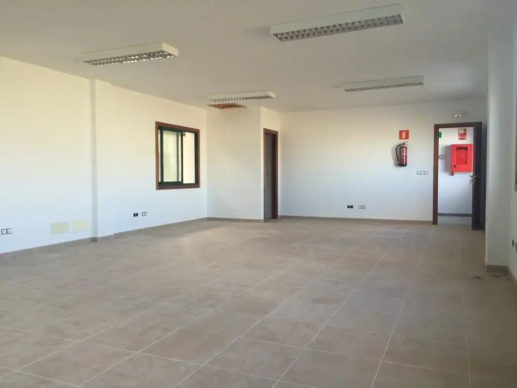 Nave industrial de alquiler en Cabanas