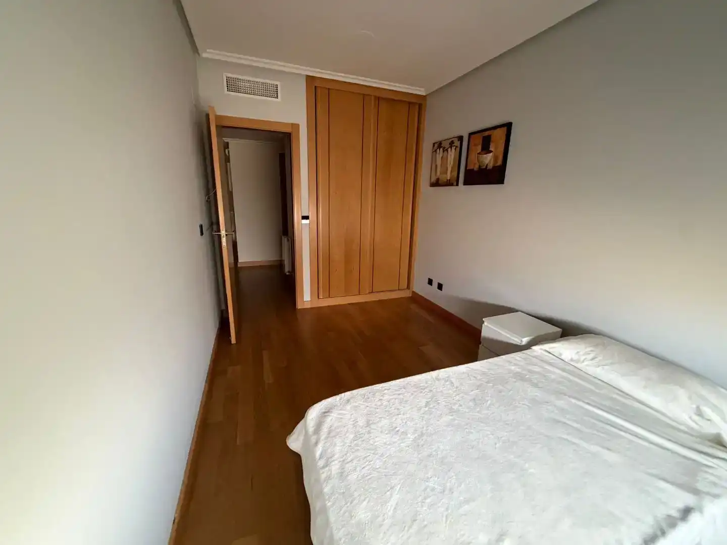 Habitación de Piso para compartir en  Logroño con Aire acondicionado, Jardín privado y Parquet